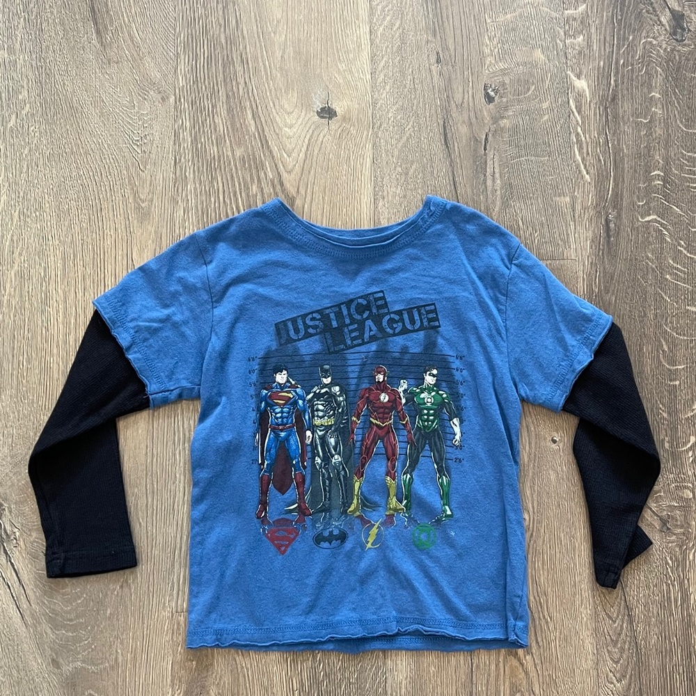 Toddlers Boys Dc Justice League graphic shirt.